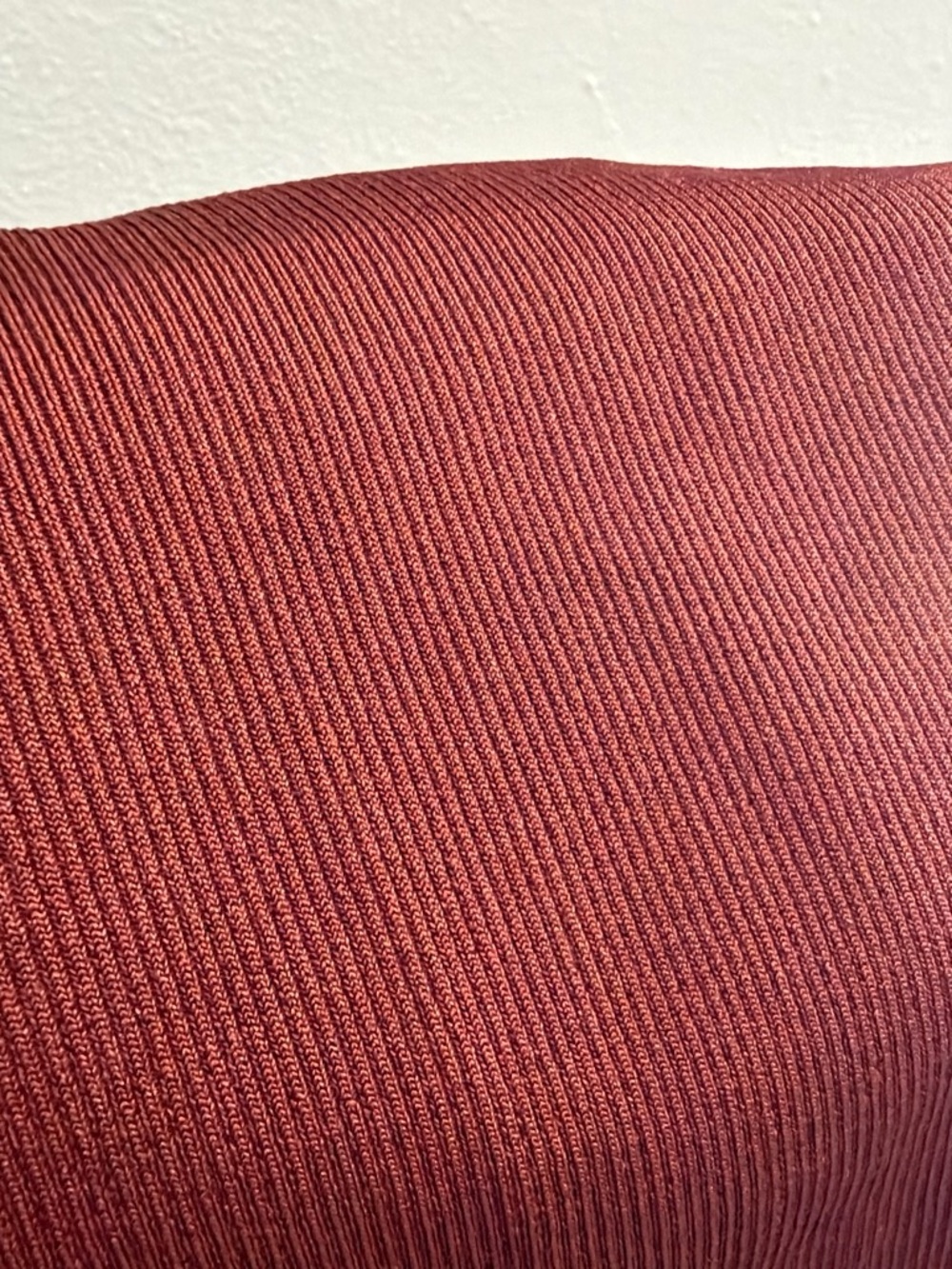 Express Ribbed V-Neck Cropped Cami - Wine - Picture 3 of 6